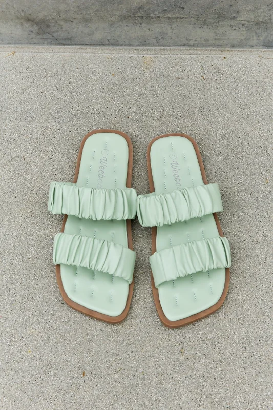 Double Strap Scrunch Sandal in Gum Leaf